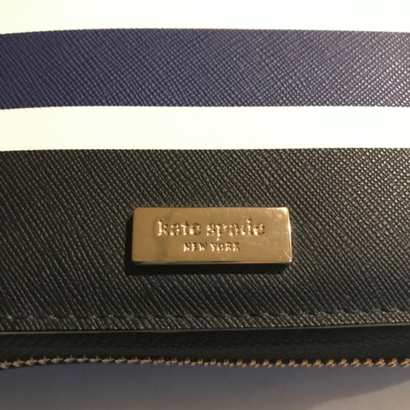 Kate Spade ZIP Around Organizer brand new. Never used. With tags. - Picture 2 of 10